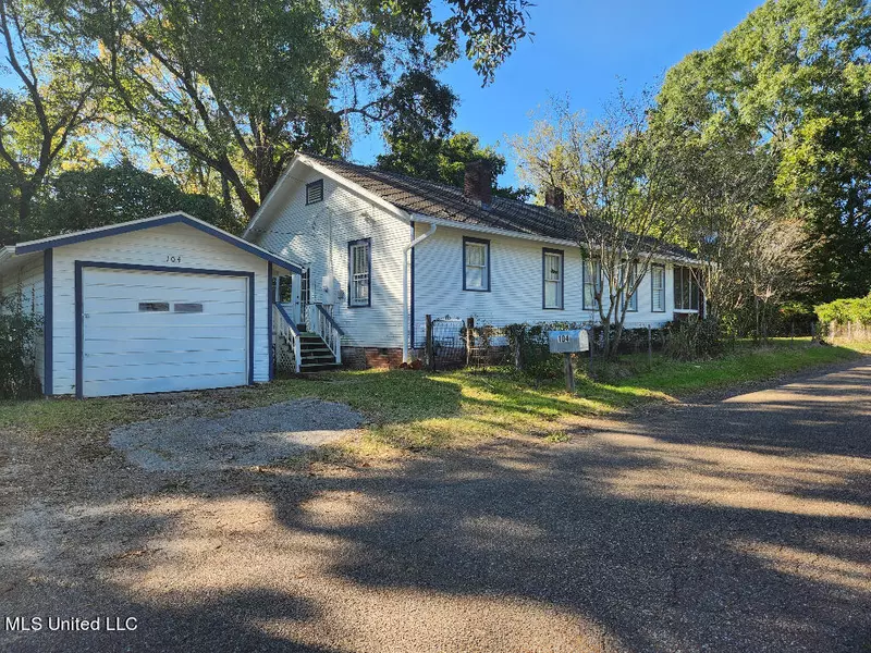 104 Lovers Lane, Vicksburg, MS 39183