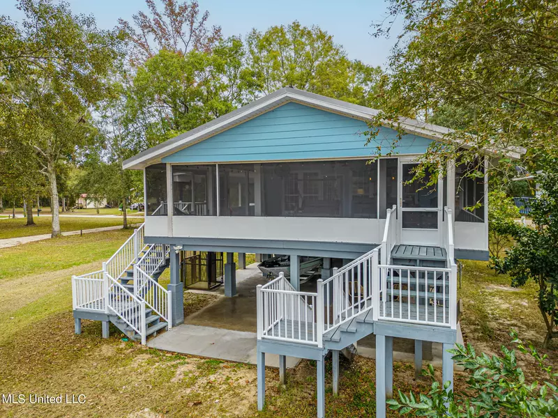 1949 Pascagoula River Road, Moss Point, MS 39562