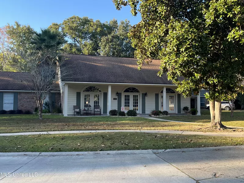 3709 Cabildo Place, Ocean Springs, MS 39564