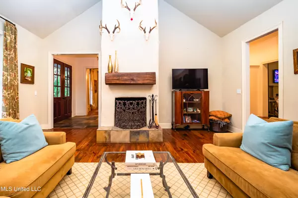 Jackson, MS 39211,4428 Deer Creek Drive