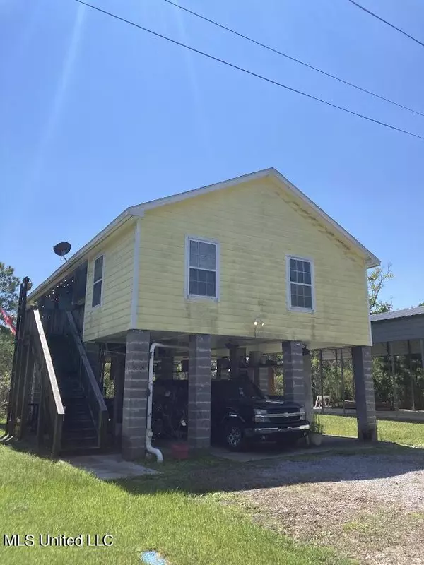 Bay Saint Louis, MS 39520,5067 Ruby St