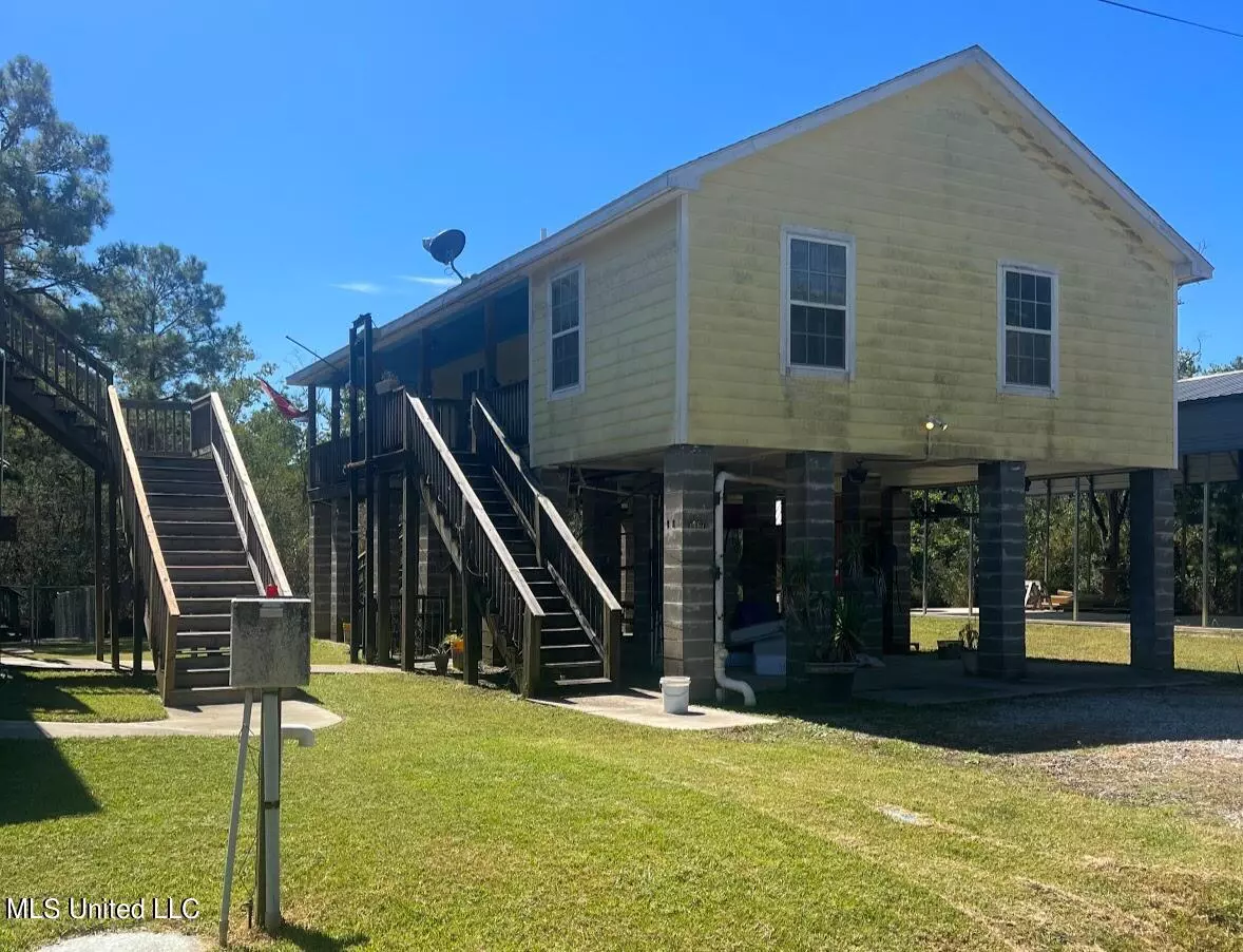 Bay Saint Louis, MS 39520,5067 Ruby St