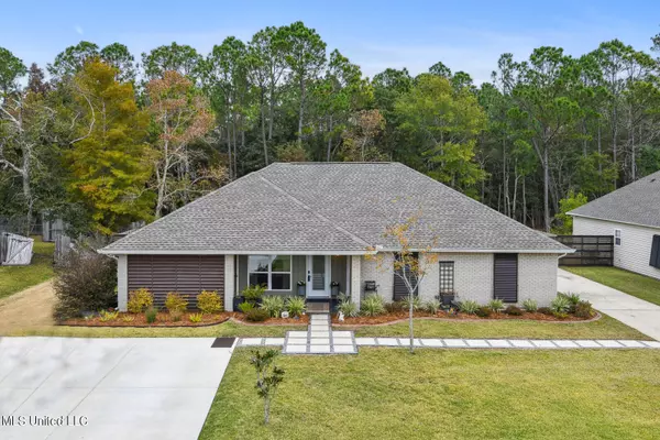 217 Henley Place, Bay Saint Louis, MS 39520