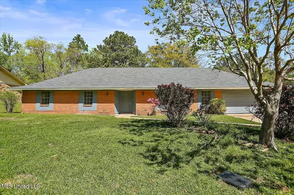 312 Overlook Circle, Jackson, MS 39213