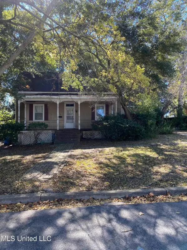 712 Live Oak Avenue, Pascagoula, MS 39567