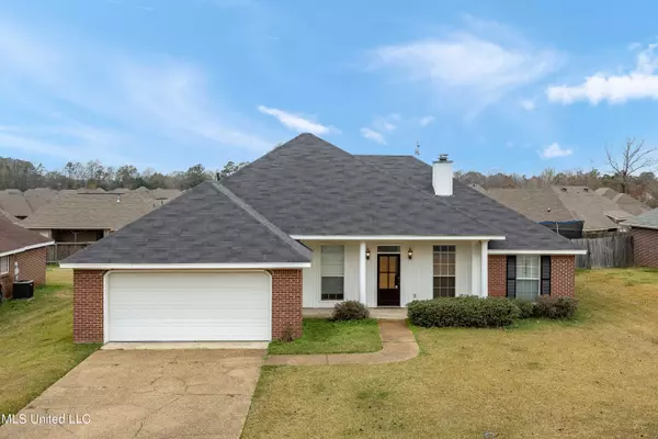 127 Live Oaks Boulevard, Pearl, MS 39208