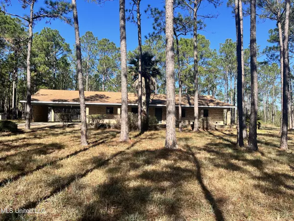 5705 Carter Road, Ocean Springs, MS 39564