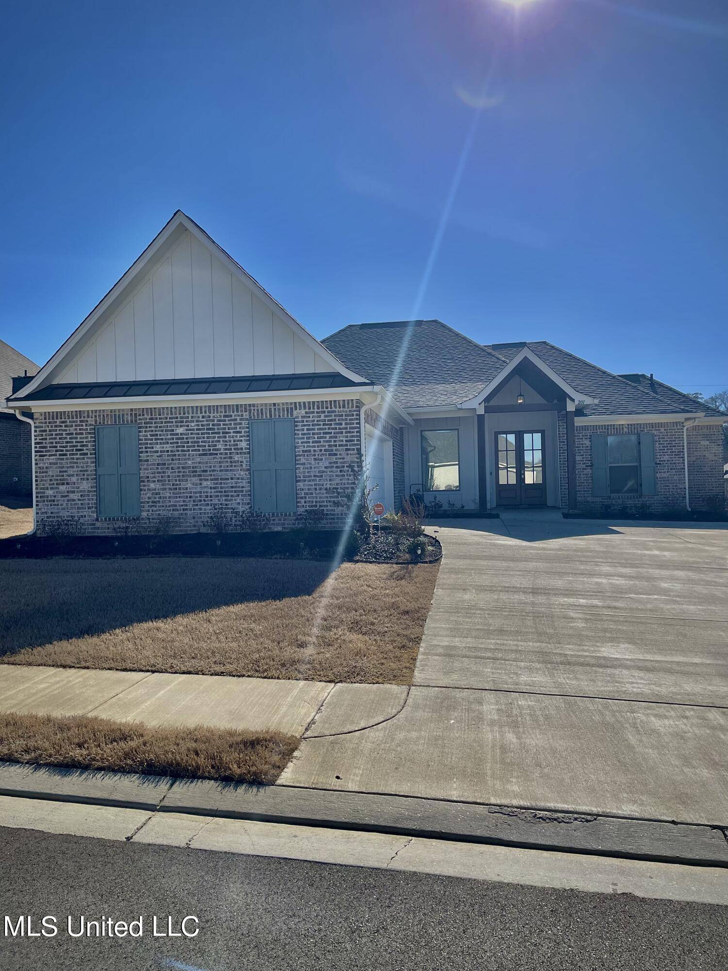 201 Ashbury Cove, Canton, MS 39046
