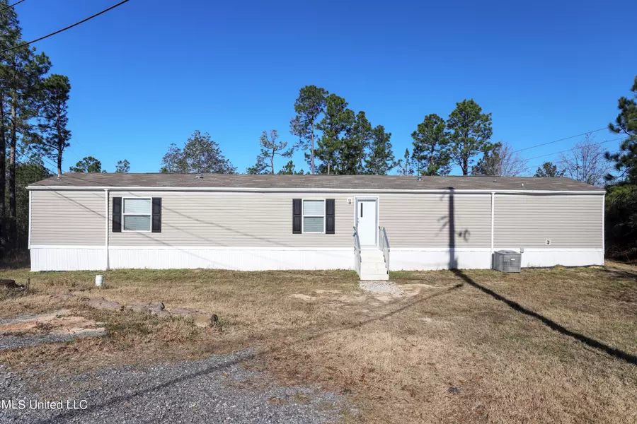 18231 Leslis Lane, Saucier, MS 39574