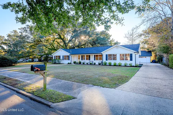 Ocean Springs, MS 39564,1109 E Cherokee Glen