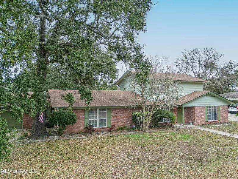 127 English Village Drive, Long Beach, MS 39560