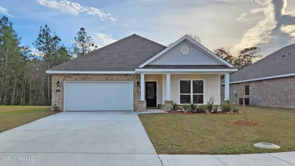 74 Saltmeadow Circle, Ocean Springs, MS 39564