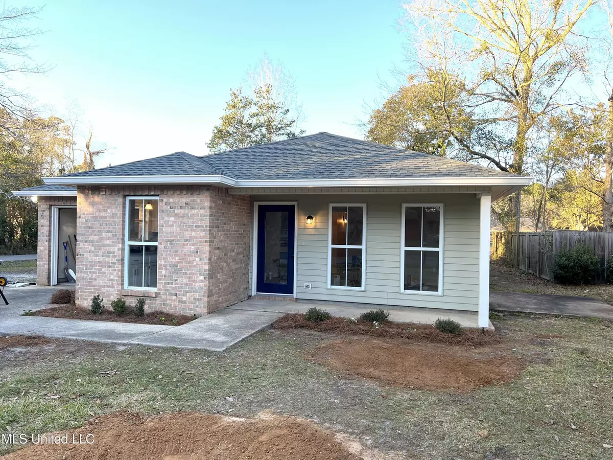 Ocean Springs, MS 39564,9120 Meadowlark Avenue