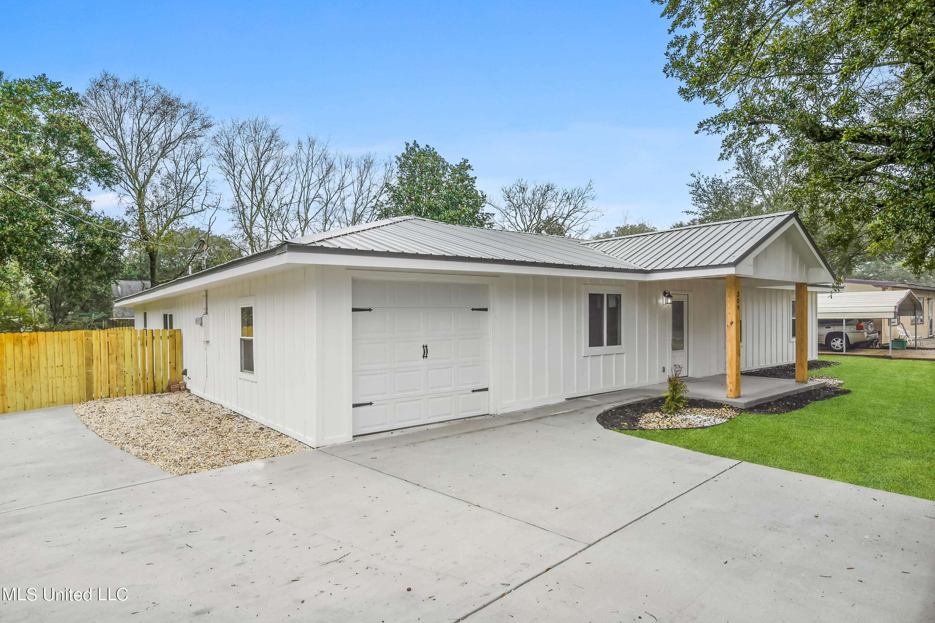 Ocean Springs, MS 39564,309 Holcomb Boulevard
