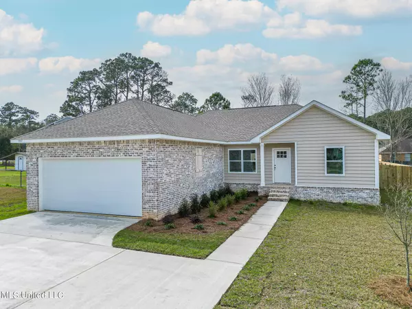 1917 Beachview Drive, Ocean Springs, MS 39564