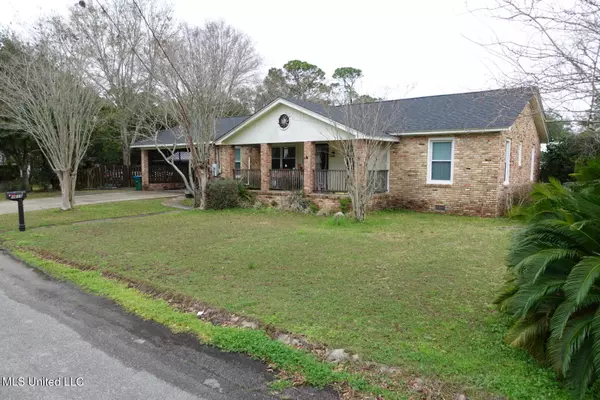 1815 Harrison Avenue, Pascagoula, MS 39567