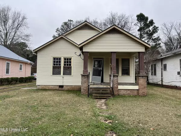 704 Maple Street, Natchez, MS 39120