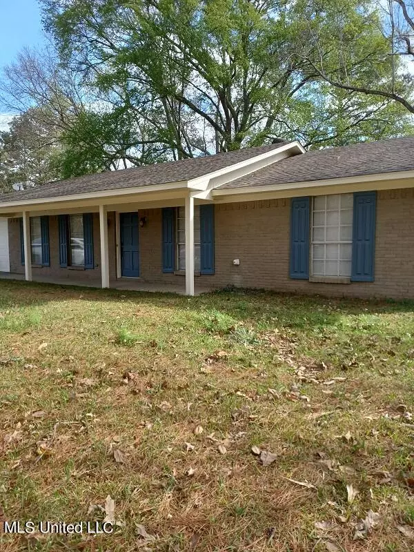 102 Red Oak Road, Clinton, MS 39056