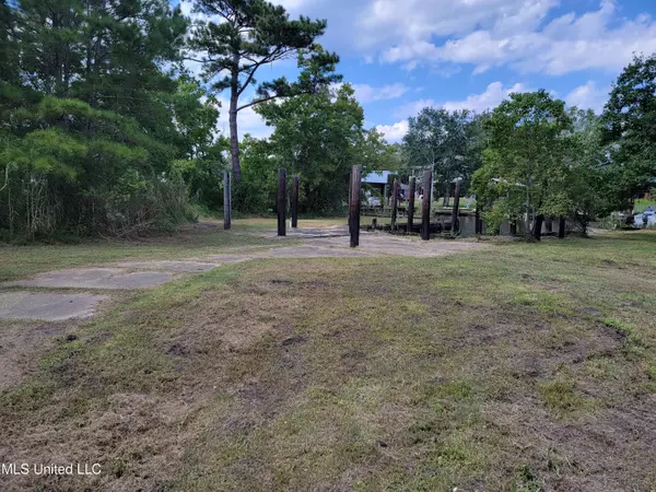 5523 Dead River Road, Gautier, MS 39553