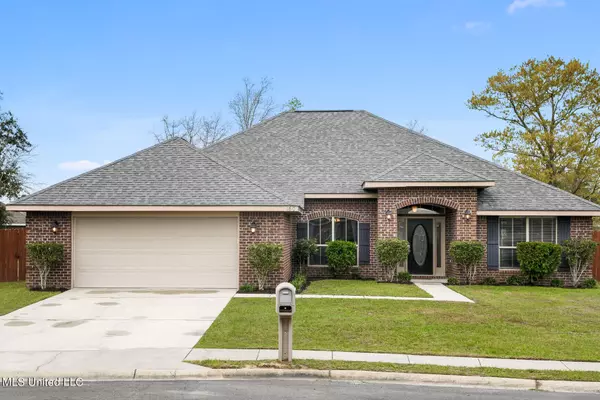 160 Saltmeadow Circle, Ocean Springs, MS 39564