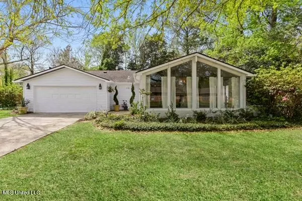 110 Linnet Drive, Ocean Springs, MS 39564