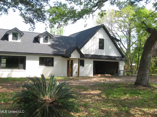 9329 Ridgeview Drive, Ocean Springs, MS 39564