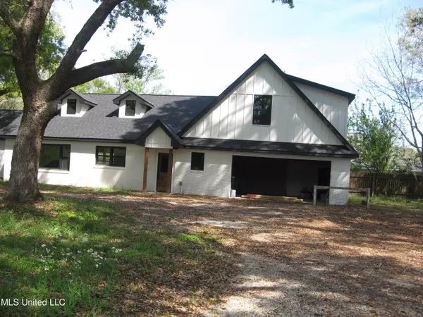 Ocean Springs, MS 39564,9329 Ridgeview Drive