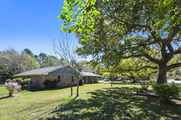 Ocean Springs, MS 39564,1900 Beachview Drive