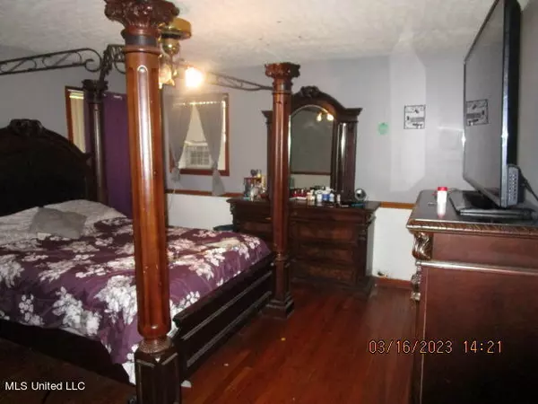 Crenshaw, MS 38621,225 Terry Ave.