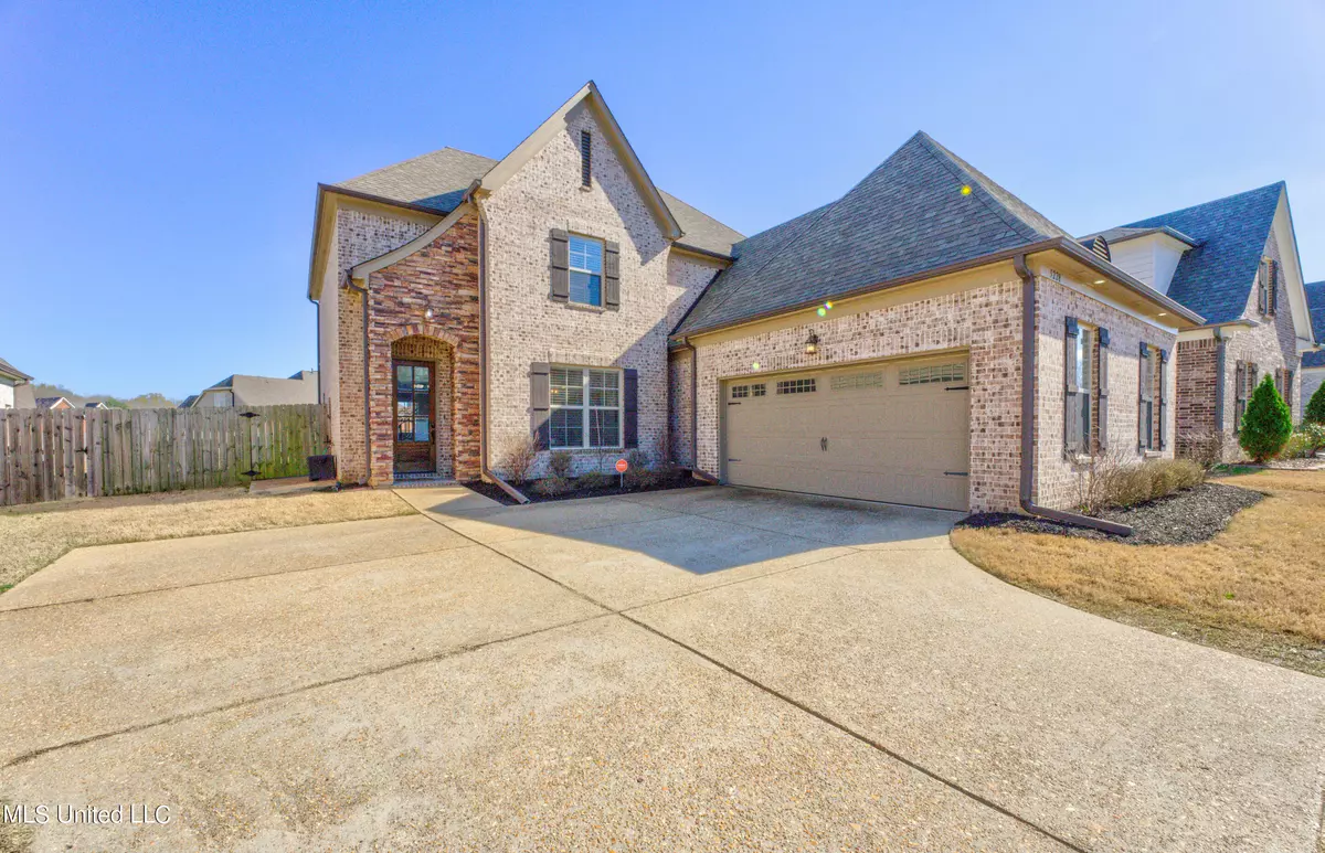 Southaven, MS 38672,5228 Forest Bend Cove