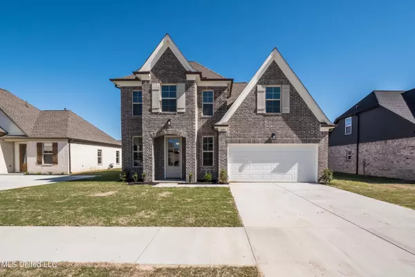 9104 S Lakeside Circle, Walls, MS 38680