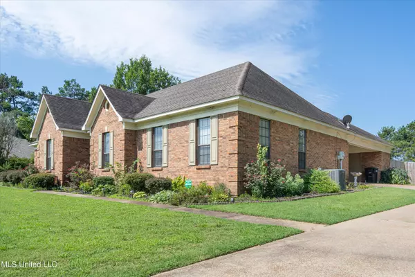 2418 Country Club Road,  Senatobia,  MS 38668