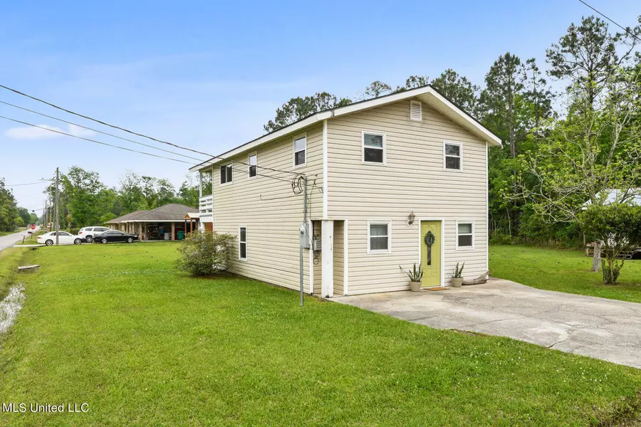 924 Washington Street, Waveland, MS 39576