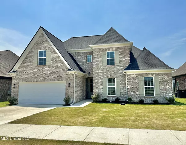 9105 S Lakeside Circle, Walls, MS 38680