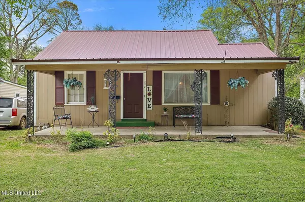 322 W Adams Avenue, Greenwood, MS 38930