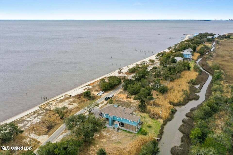 7816 Belle Fontaine Drive, Ocean Springs, MS 39564