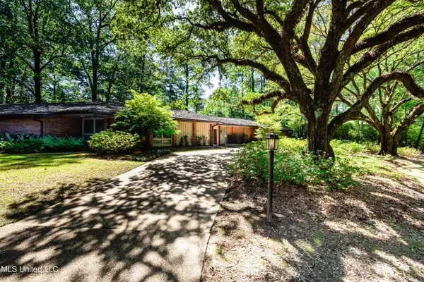 4218 E Ridge Drive,  Jackson,  MS 39211