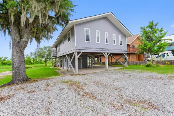 16144 Bali Road, Pearlington, MS 39572