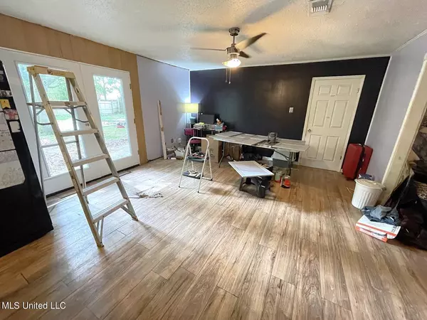 Long Beach, MS 39560,504 N Island View Avenue