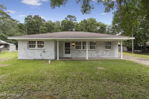 126 Linda Circle, Ocean Springs, MS 39564