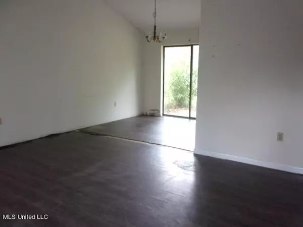 New Augusta, MS 39462,100 Dogwood Circle