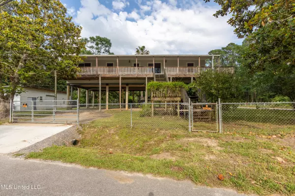 2100 E Simmons Bayou Drive, Ocean Springs, MS 39564