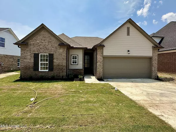 9073 S Lakeside Circle, Walls, MS 38680