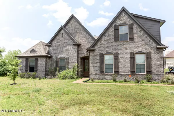 3046 Pinetree Loop North Cove, Southaven, MS 38672