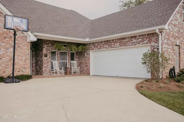 Clinton, MS 39056,104 Rosalie Court