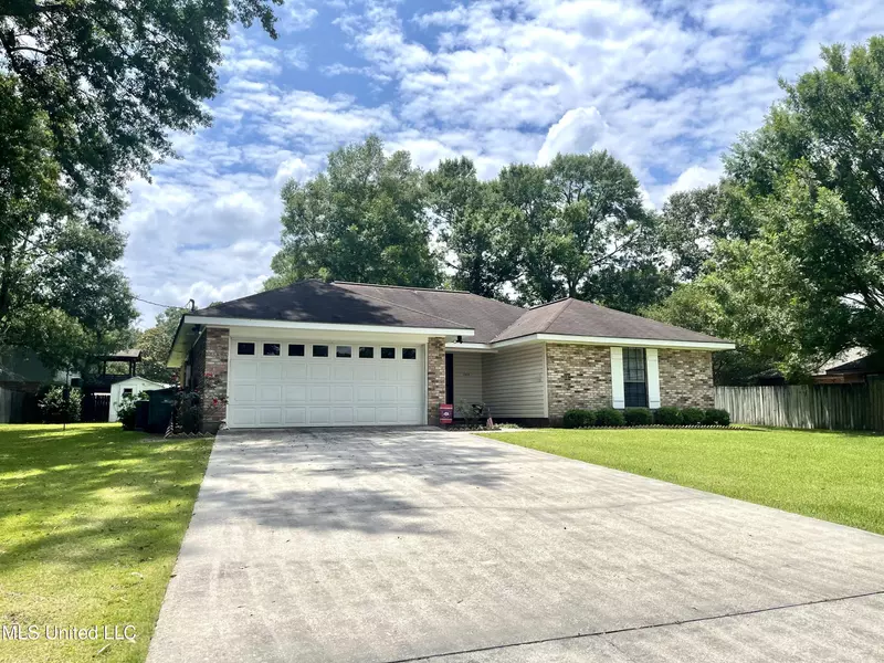 1415 E Lakeshore Drive, Carriere, MS 39426