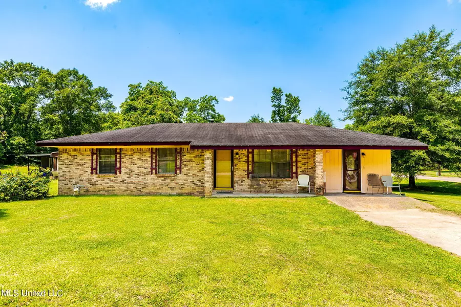 613 Oak Street, Lumberton, MS 39455