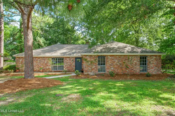 217 Lynnwood Circle, Hattiesburg, MS 39402