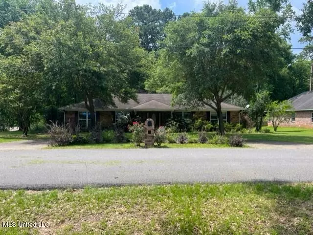 8601 Bayou Castelle Drive, Gautier, MS 39553