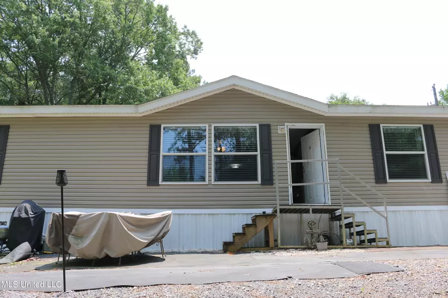 12 N County Road 512 Road, Como, MS 38619